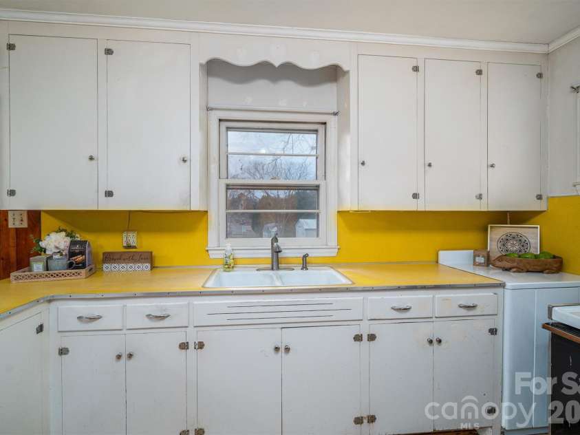 816 South Point Road, Belmont, NC 28012.  MLS# CAR4222826, YatesRealty ID 6202. 