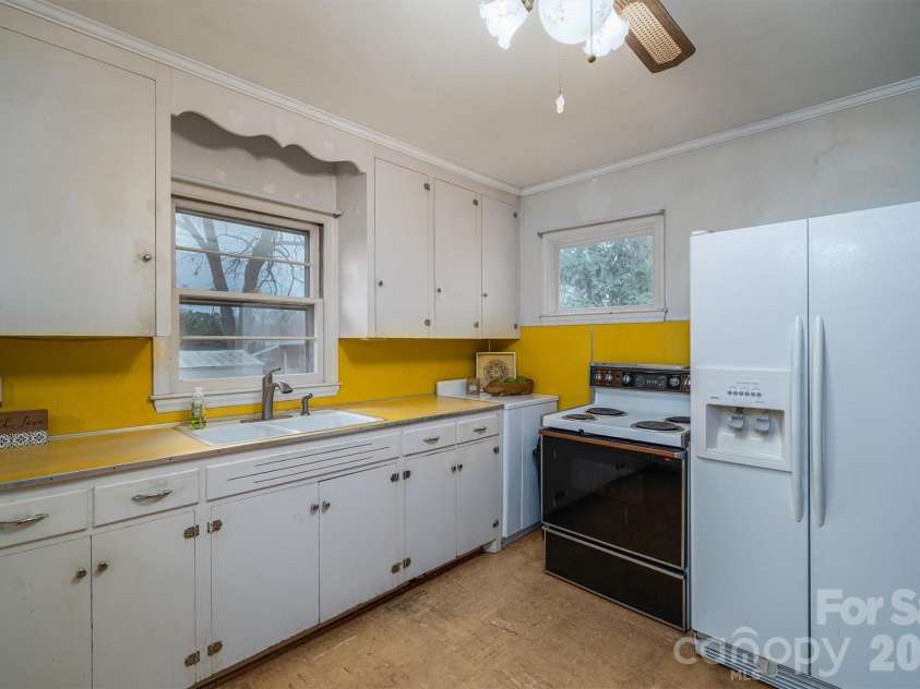 816 South Point Road, Belmont, NC 28012.  MLS# CAR4222826, YatesRealty ID 6202. 