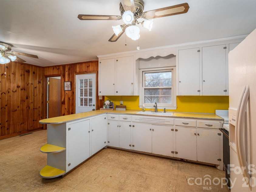 816 South Point Road, Belmont, NC 28012.  MLS# CAR4222826, YatesRealty ID 6202. 