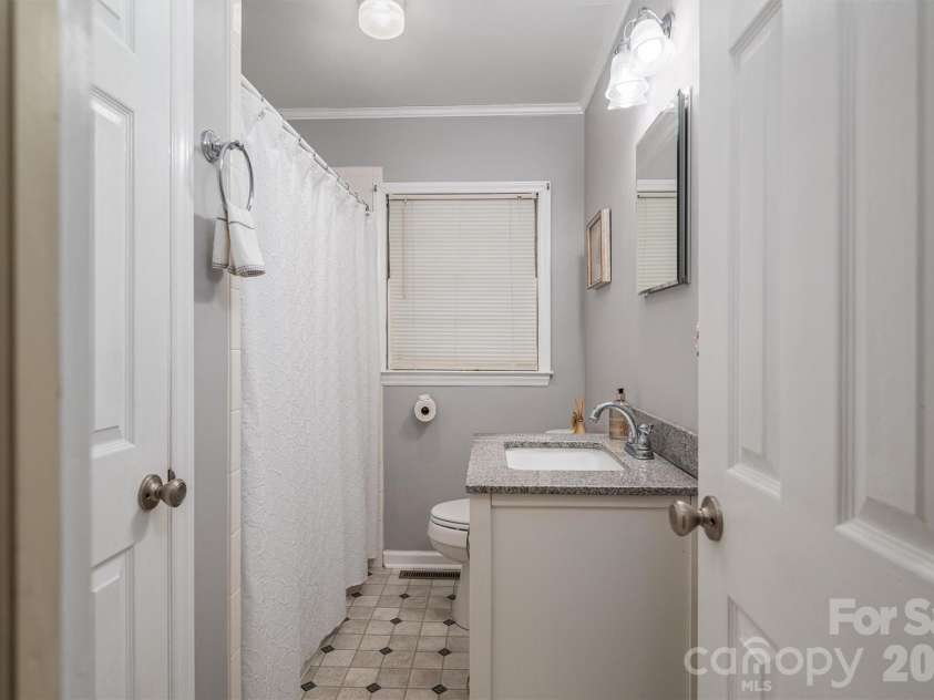 816 South Point Road, Belmont, NC 28012.  MLS# CAR4222826, YatesRealty ID 6202. 