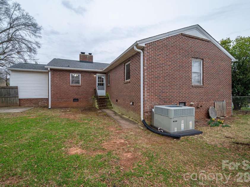 816 South Point Road, Belmont, NC 28012.  MLS# CAR4222826, YatesRealty ID 6202. 