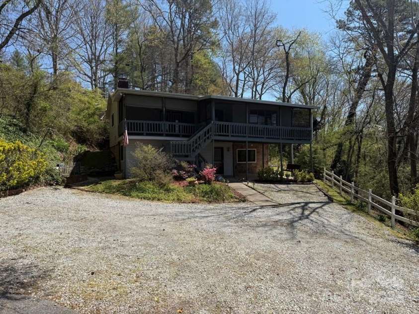 605 Lakeshore Drive, Franklin, NC 28734.  MLS# CAR4247934, YatesRealty ID 6204. 