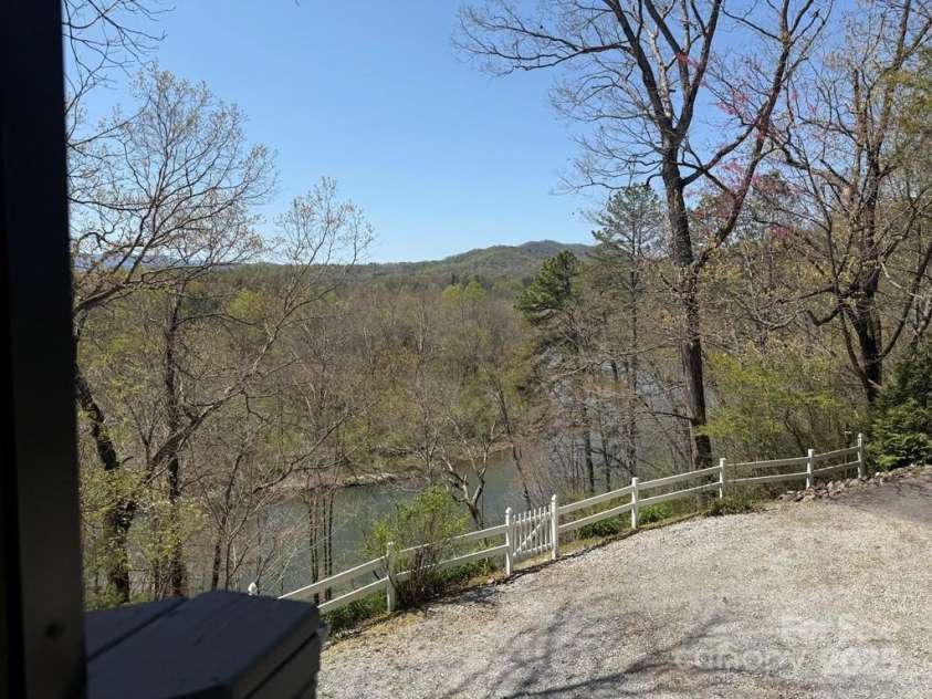 605 Lakeshore Drive, Franklin, NC 28734.  MLS# CAR4247934, YatesRealty ID 6204. 