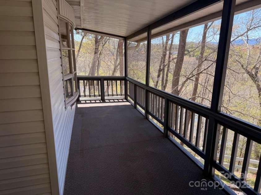 605 Lakeshore Drive, Franklin, NC 28734.  MLS# CAR4247934, YatesRealty ID 6204. 