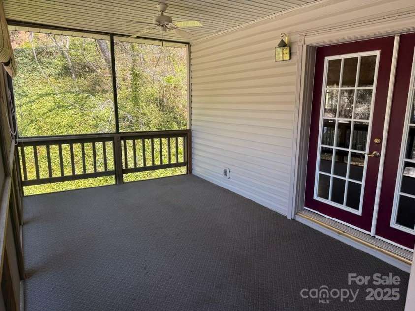 605 Lakeshore Drive, Franklin, NC 28734.  MLS# CAR4247934, YatesRealty ID 6204. 