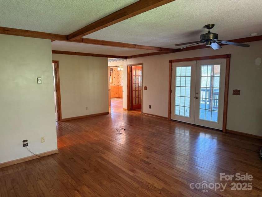 605 Lakeshore Drive, Franklin, NC 28734.  MLS# CAR4247934, YatesRealty ID 6204. 