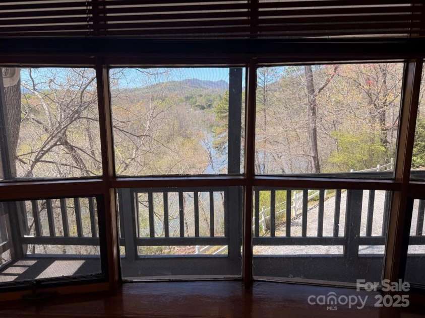 605 Lakeshore Drive, Franklin, NC 28734.  MLS# CAR4247934, YatesRealty ID 6204. 