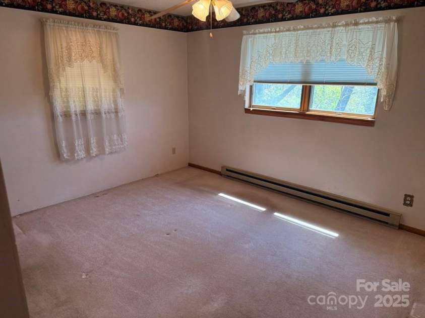 605 Lakeshore Drive, Franklin, NC 28734.  MLS# CAR4247934, YatesRealty ID 6204. 