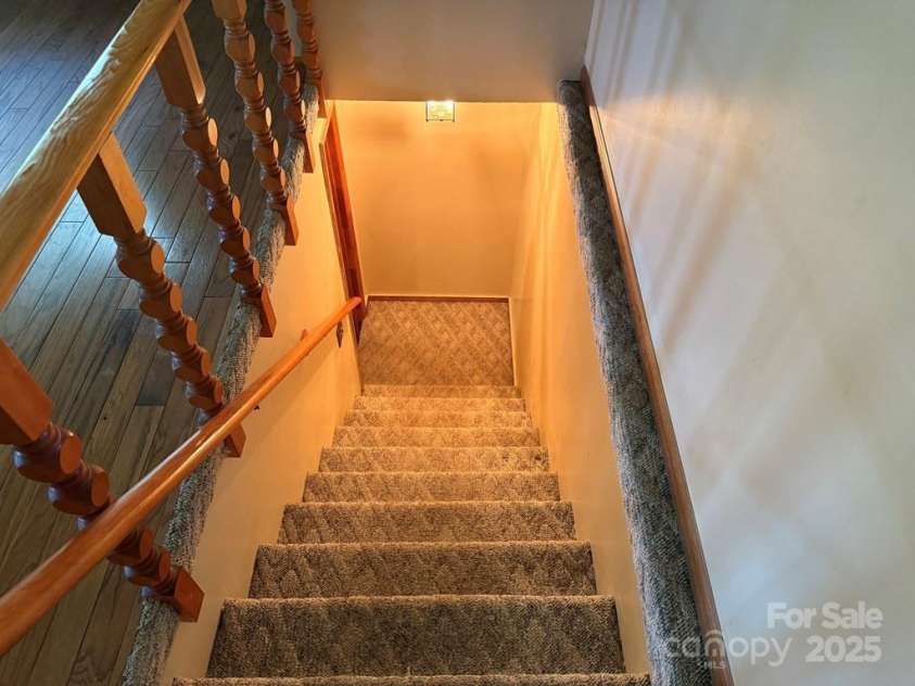 605 Lakeshore Drive, Franklin, NC 28734.  MLS# CAR4247934, YatesRealty ID 6204. 