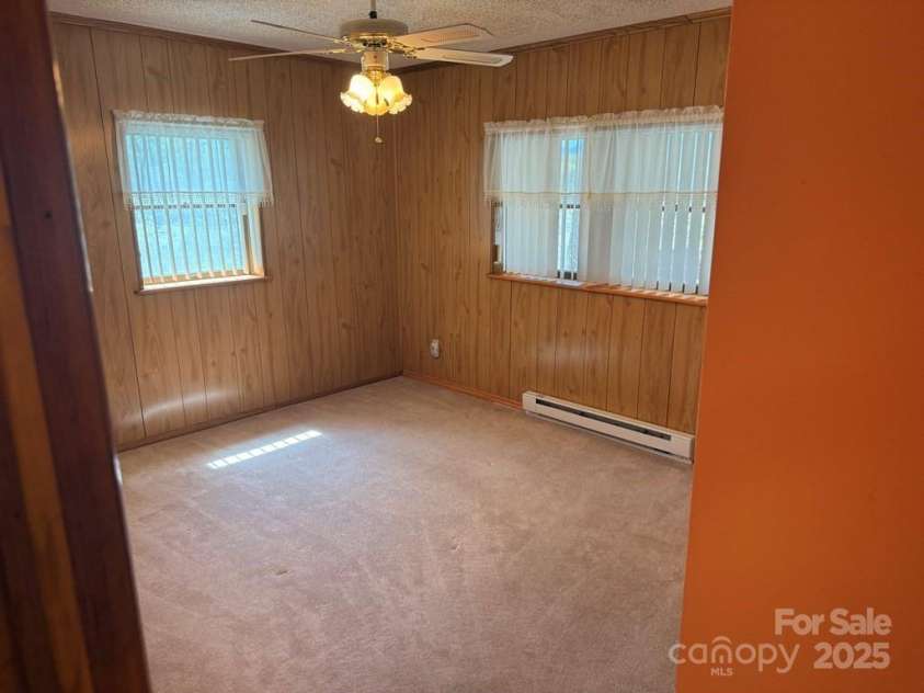 605 Lakeshore Drive, Franklin, NC 28734.  MLS# CAR4247934, YatesRealty ID 6204. 