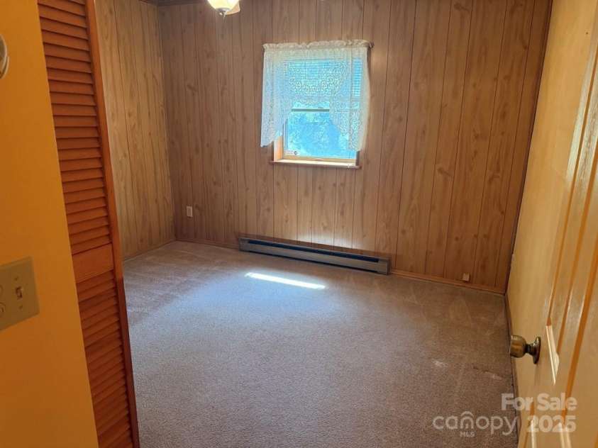 605 Lakeshore Drive, Franklin, NC 28734.  MLS# CAR4247934, YatesRealty ID 6204. 