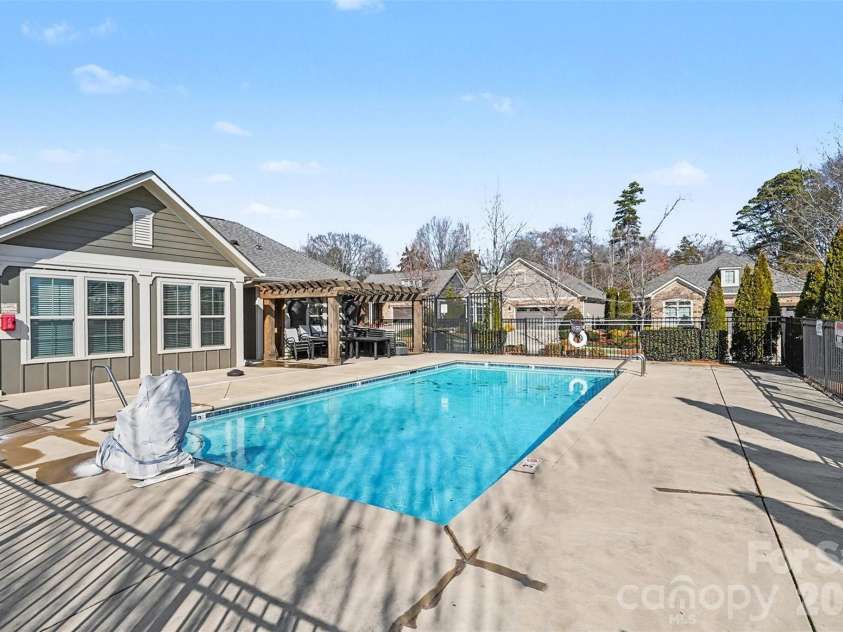 8315 Parknoll Drive, Huntersville, NC 28078.  MLS# CAR4340465, YatesRealty ID 6205. Community Pool