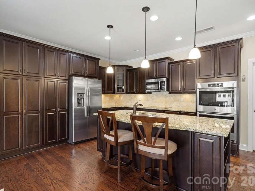8315 Parknoll Drive, Huntersville, NC 28078.  MLS# CAR4340465, YatesRealty ID 6205. Kitchen
