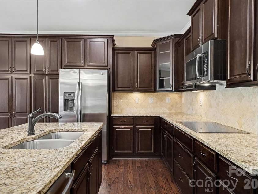 8315 Parknoll Drive, Huntersville, NC 28078.  MLS# CAR4340465, YatesRealty ID 6205. Kitchen