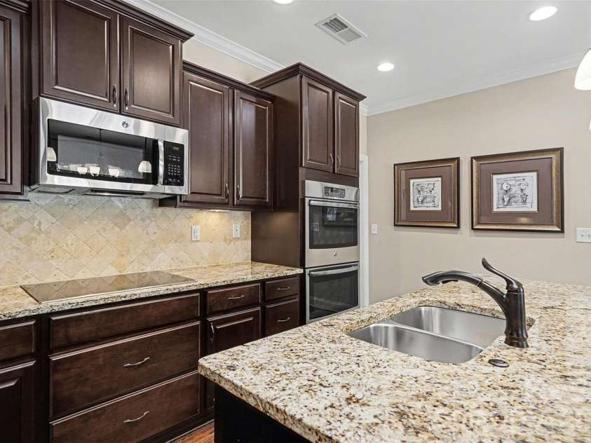 8315 Parknoll Drive, Huntersville, NC 28078.  MLS# CAR4340465, YatesRealty ID 6205. Kitchen