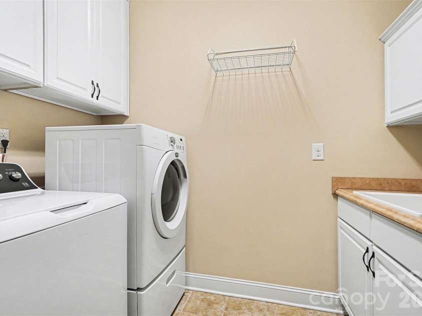 8315 Parknoll Drive, Huntersville, NC 28078.  MLS# CAR4340465, YatesRealty ID 6205. Laundry Room