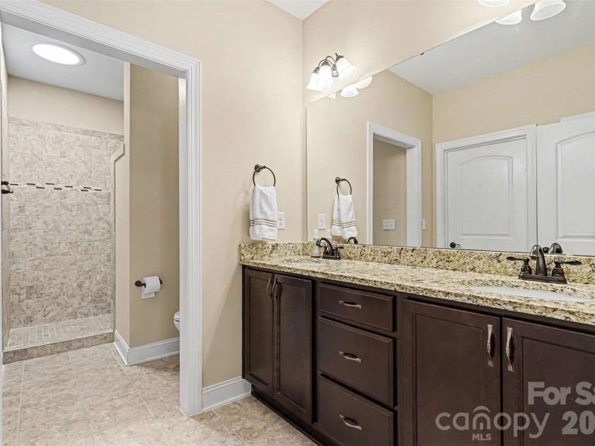 8315 Parknoll Drive, Huntersville, NC 28078.  MLS# CAR4340465, YatesRealty ID 6205. Primary Bathroom