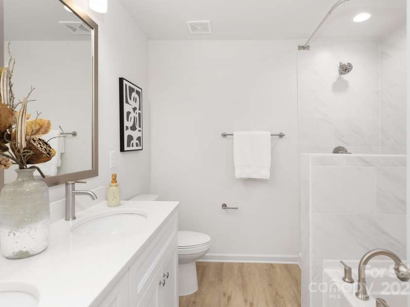222 Ventner Court, Charlotte, NC 28214.  MLS# CAR4224867, YatesRealty ID 6206. 