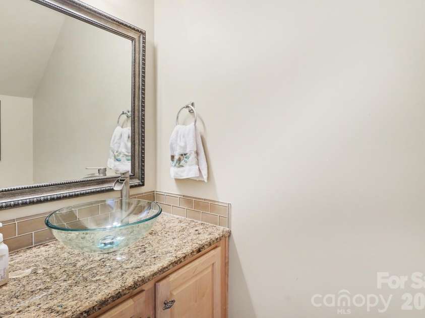14314 Harvington Drive, Huntersville, NC 28078.  MLS# CAR4358101, YatesRealty ID 6208. Half bath