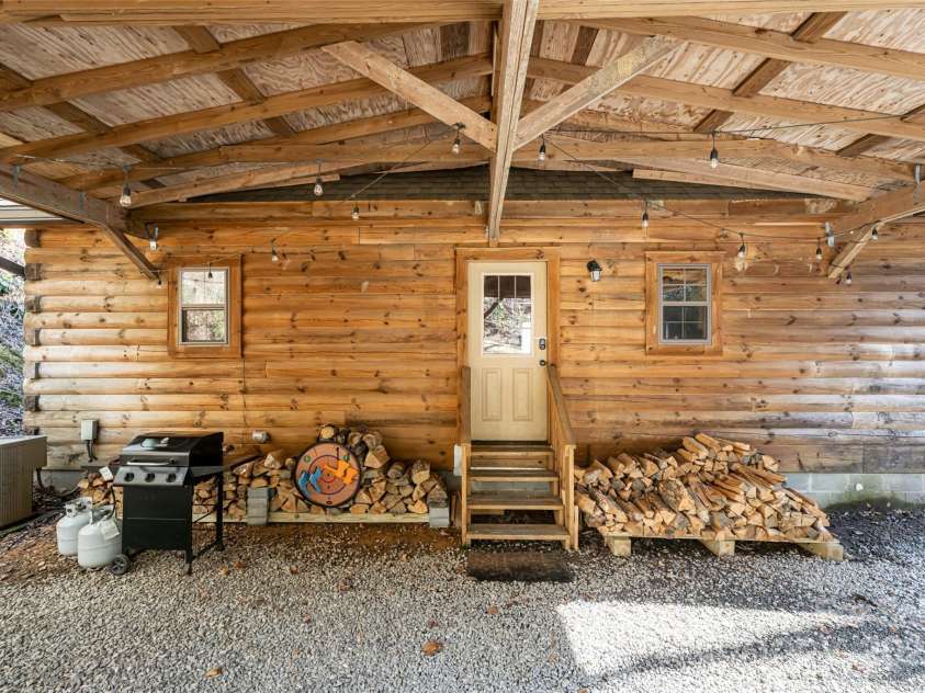 2000 Frozen Creek Road, Brevard, NC 28712.  MLS# CAR4222325, YatesRealty ID 6208. 