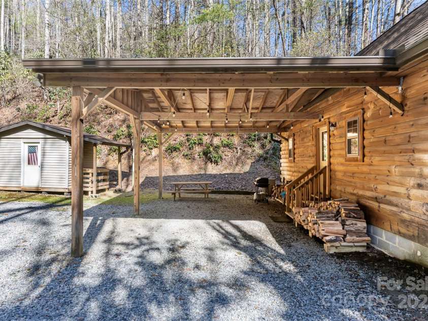 2000 Frozen Creek Road, Brevard, NC 28712.  MLS# CAR4222325, YatesRealty ID 6208. 
