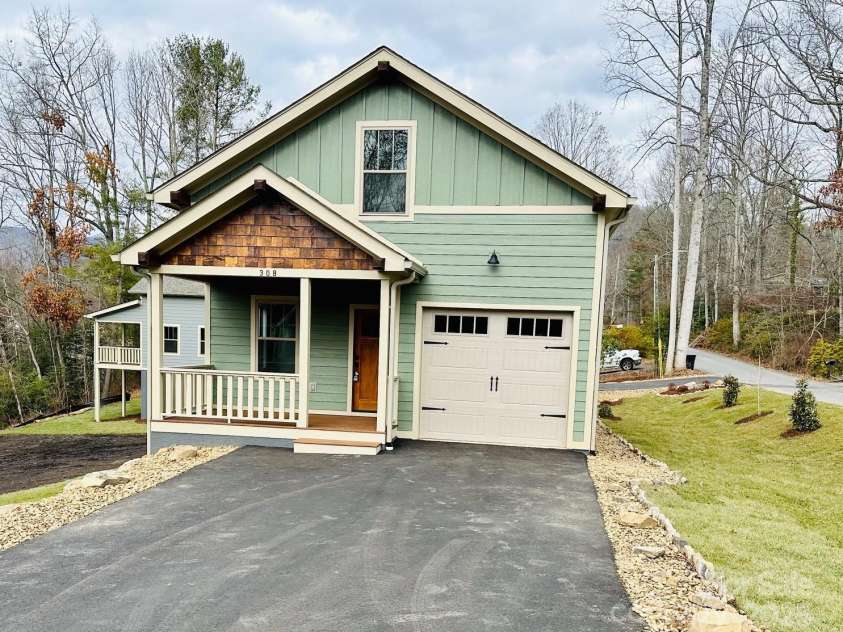 308 Ninth Street, Black Mountain, NC 28711.  MLS# CAR4210597, YatesRealty ID 6209. 