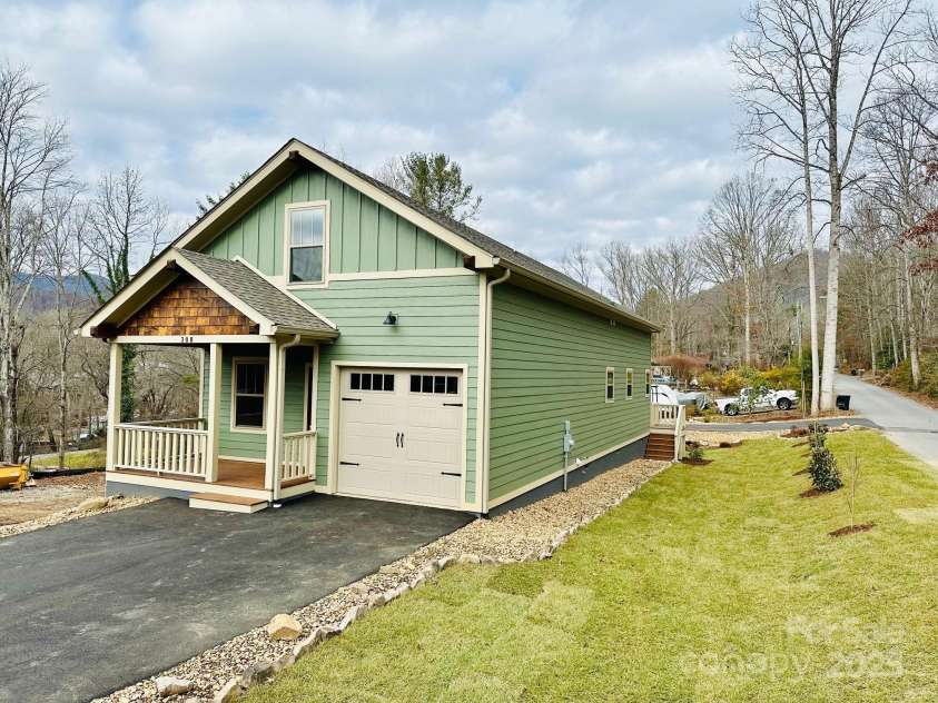 308 Ninth Street, Black Mountain, NC 28711.  MLS# CAR4210597, YatesRealty ID 6209. 