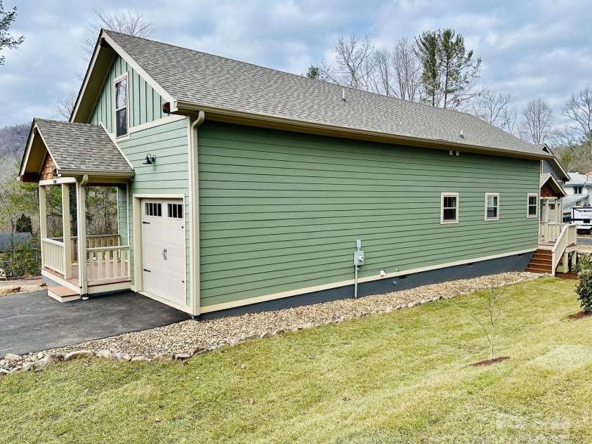 308 Ninth Street, Black Mountain, NC 28711.  MLS# CAR4210597, YatesRealty ID 6209. 
