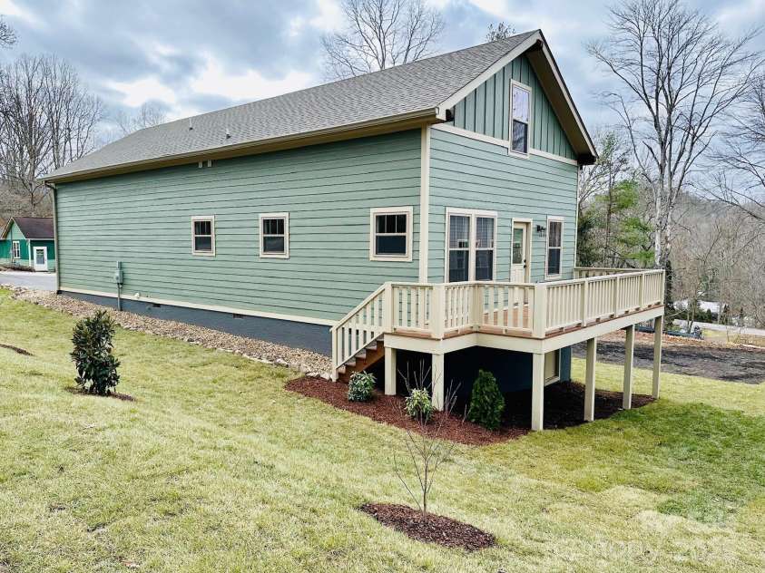 308 Ninth Street, Black Mountain, NC 28711.  MLS# CAR4210597, YatesRealty ID 6209. 