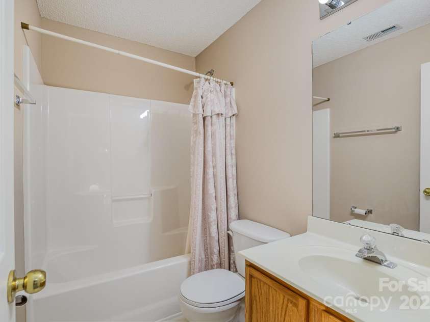 3230 Richway Court, Charlotte, NC 28216.  MLS# CAR4224805, YatesRealty ID 6209. 