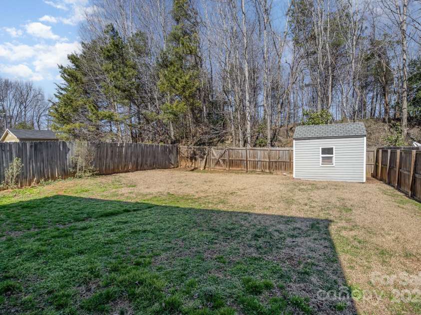 3230 Richway Court, Charlotte, NC 28216.  MLS# CAR4224805, YatesRealty ID 6209. 