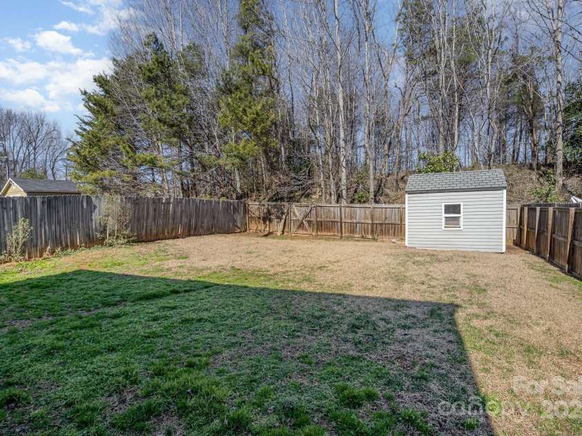 3230 Richway Court, Charlotte, NC 28216.  MLS# CAR4321484, YatesRealty ID 6209. 