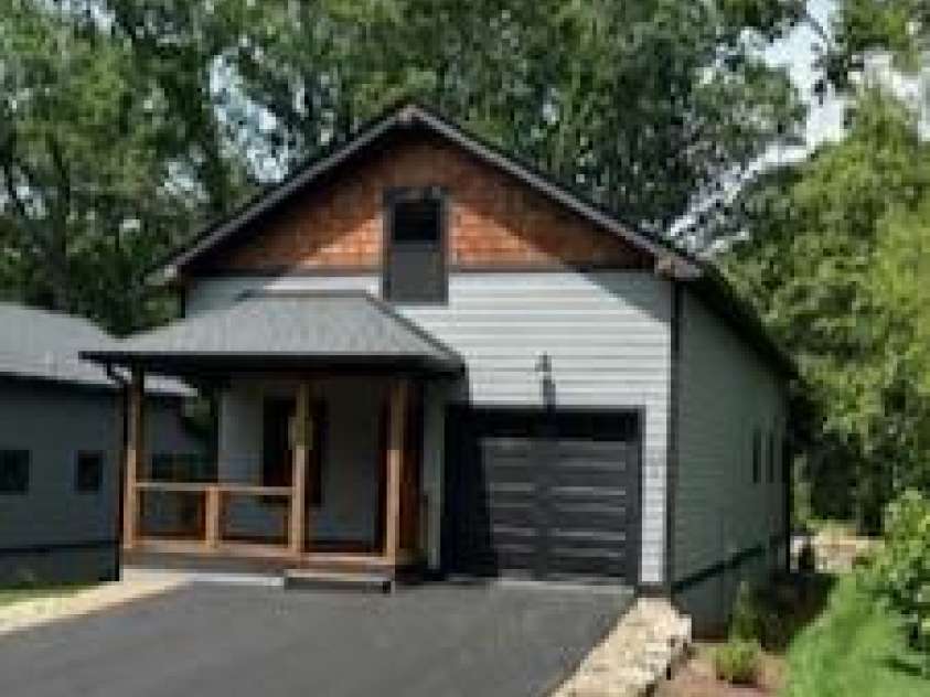 203 2 Oconeechee Avenue, Black Mountain, NC 28711.  MLS# CAR4313516, YatesRealty ID 6210. 