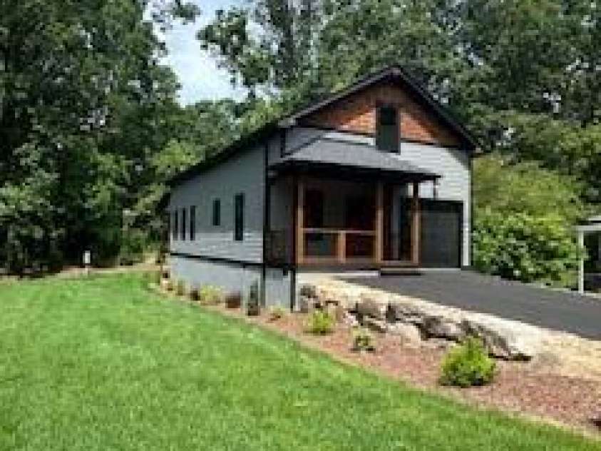 203 2 Oconeechee Avenue, Black Mountain, NC 28711.  MLS# CAR4313516, YatesRealty ID 6210. 