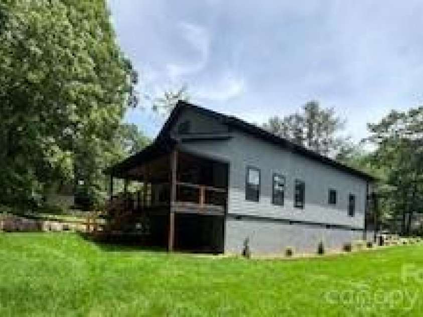 203 2 Oconeechee Avenue, Black Mountain, NC 28711.  MLS# CAR4313516, YatesRealty ID 6210. 