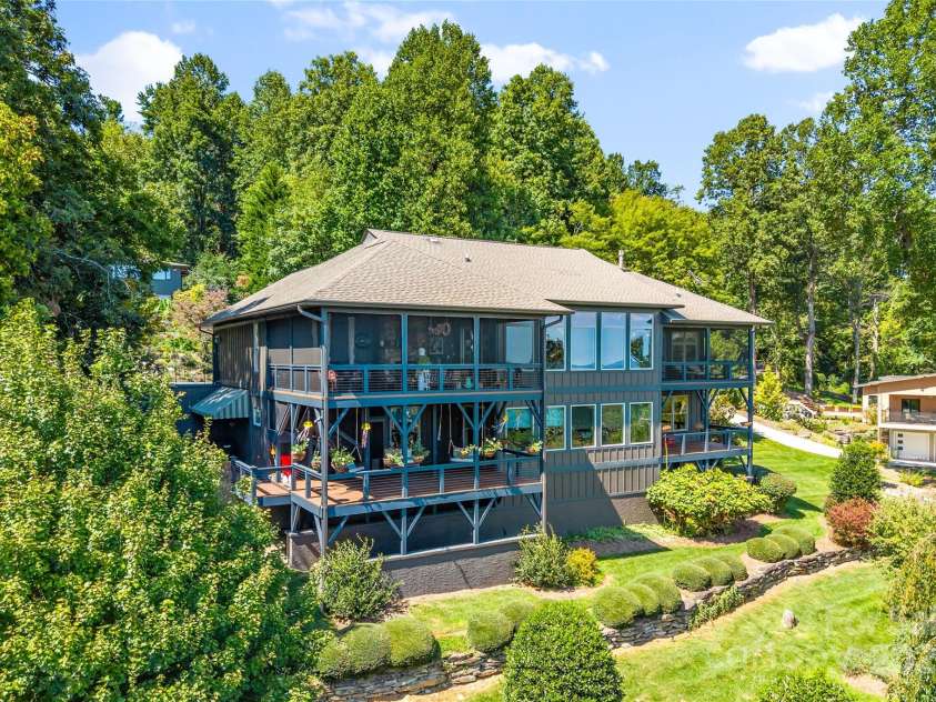 159 Alta Circle, Hendersonville, NC 28739.  MLS# CAR4300821, YatesRealty ID 6211. 