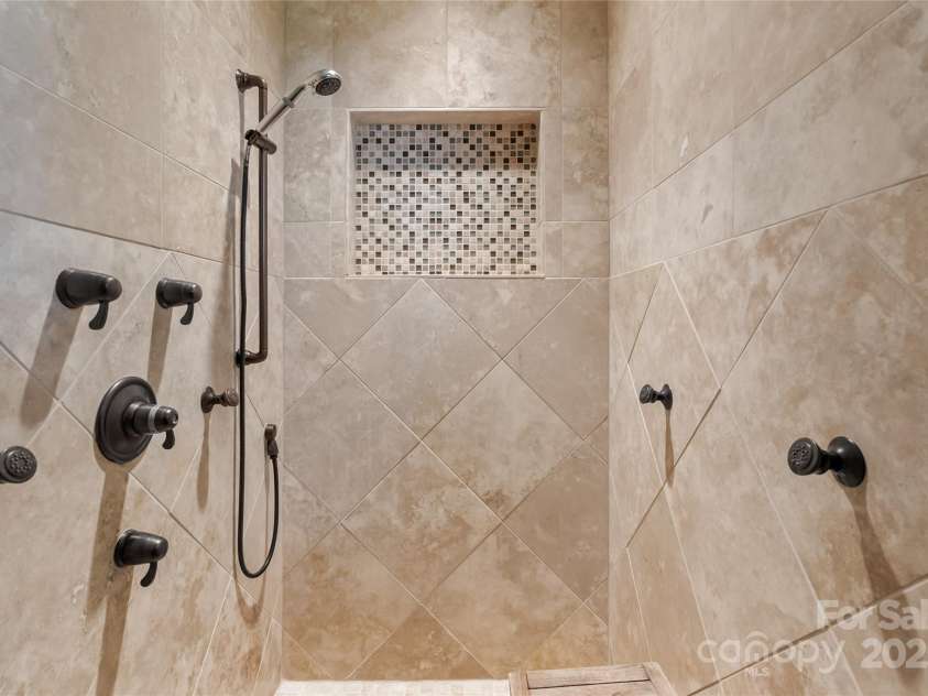 159 Alta Circle, Hendersonville, NC 28739.  MLS# CAR4300821, YatesRealty ID 6211. 