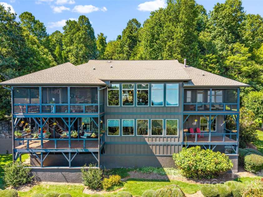 159 Alta Circle, Hendersonville, NC 28739.  MLS# CAR4300821, YatesRealty ID 6211. 