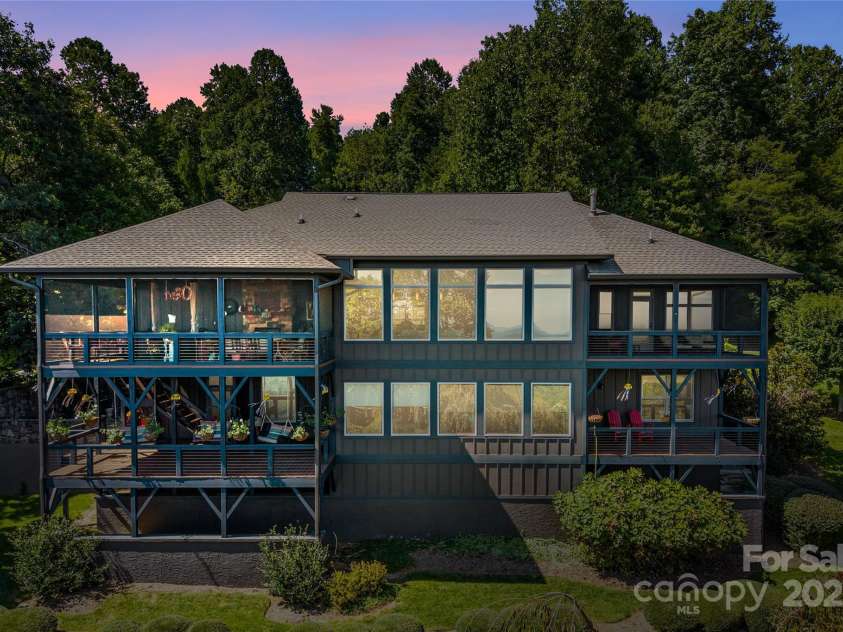 159 Alta Circle, Hendersonville, NC 28739.  MLS# CAR4300821, YatesRealty ID 6211. 