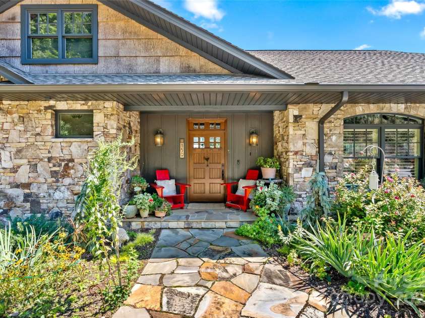 159 Alta Circle, Hendersonville, NC 28739.  MLS# CAR4300821, YatesRealty ID 6211. Welcome home!