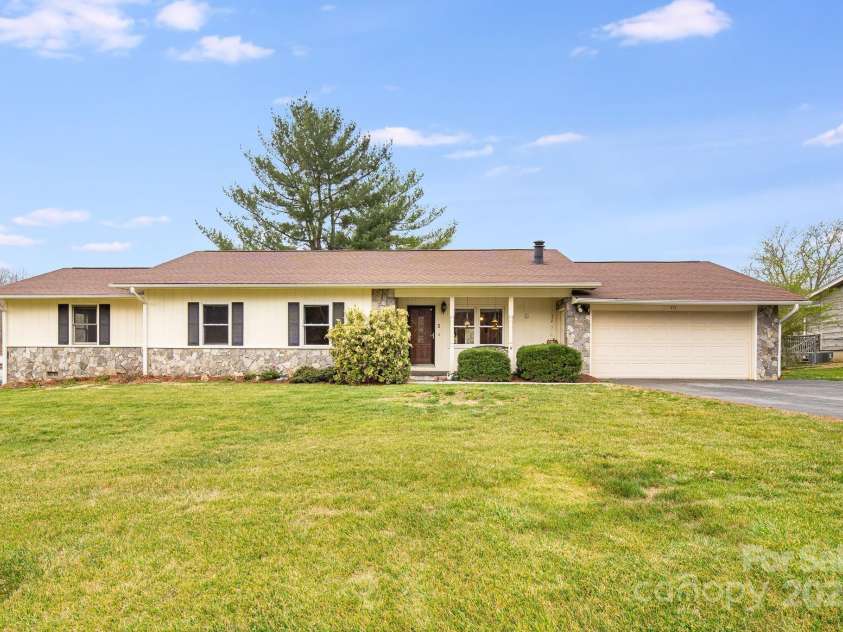 413 Morgan Road, Candler, NC 28715.  MLS# CAR4240866, YatesRealty ID 6213. 