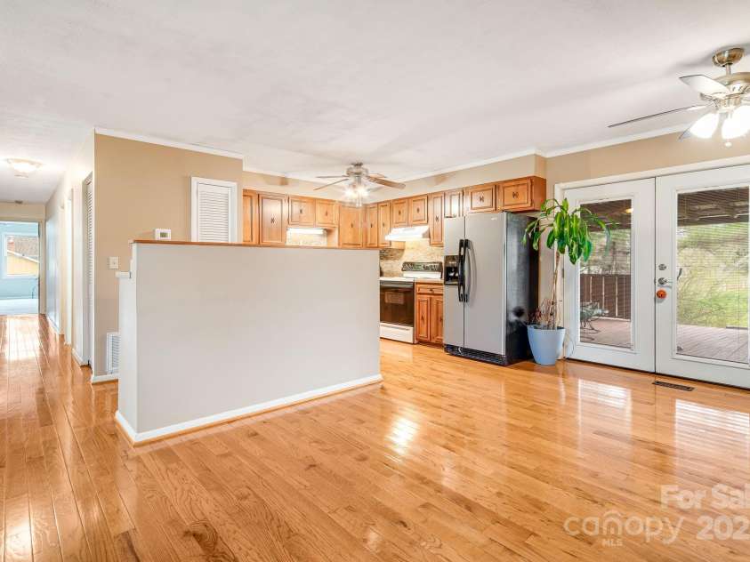 413 Morgan Road, Candler, NC 28715.  MLS# CAR4240866, YatesRealty ID 6213. 