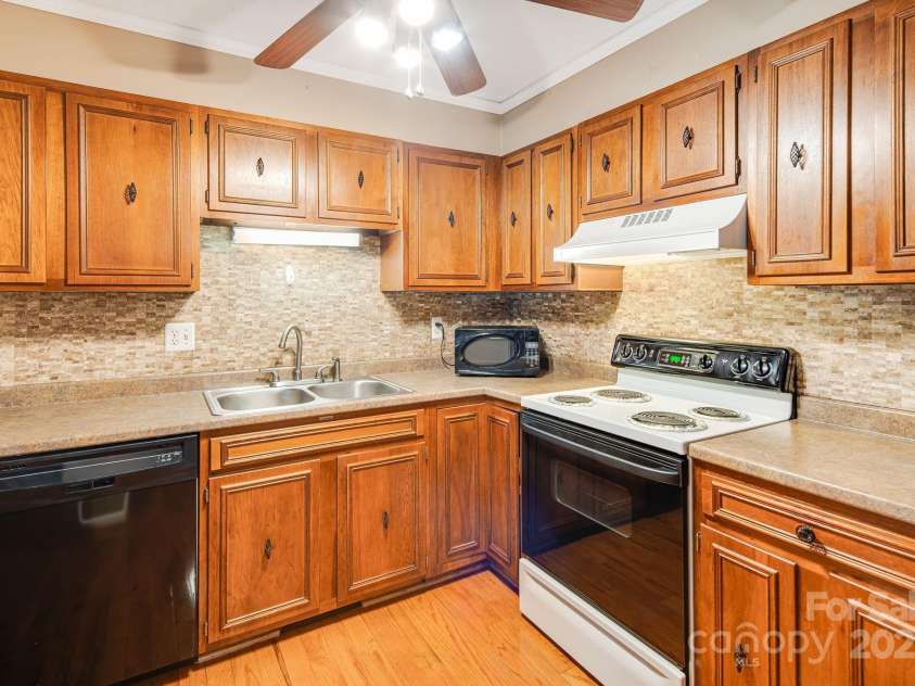 413 Morgan Road, Candler, NC 28715.  MLS# CAR4240866, YatesRealty ID 6213. 