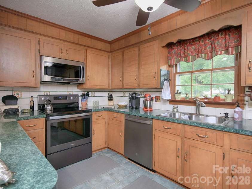 269 Johnson Dairy Road, Mooresville, NC 28115.  MLS# CAR4260297, YatesRealty ID 6214. Kitchen