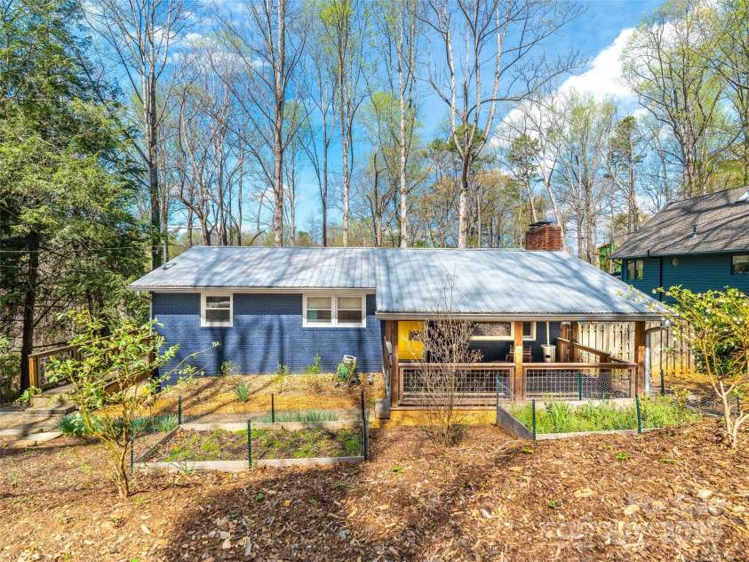 93 Morningside Drive, Asheville, NC 28806.  MLS# CAR4244401, YatesRealty ID 6214. 3/3 + office updated ranch with finished basement.