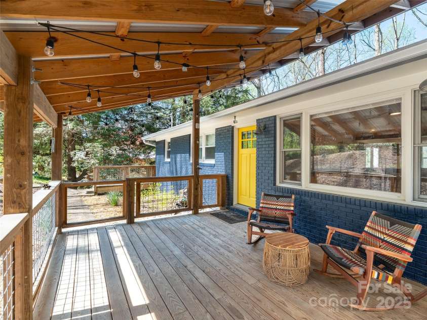 93 Morningside Drive, Asheville, NC 28806.  MLS# CAR4244401, YatesRealty ID 6214. Covered front porch.