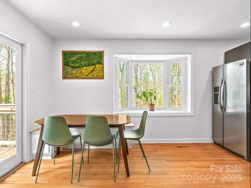 93 Morningside Drive, Asheville, NC 28806.  MLS# CAR4244401, YatesRealty ID 6214. Custom dining banquette.