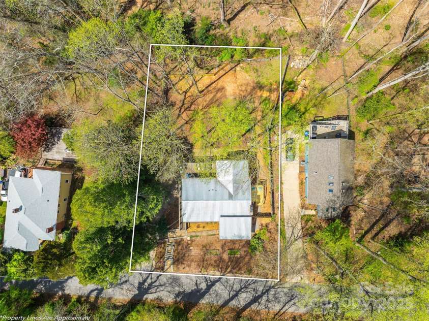 93 Morningside Drive, Asheville, NC 28806.  MLS# CAR4244401, YatesRealty ID 6214. Lot lines are approximate.
