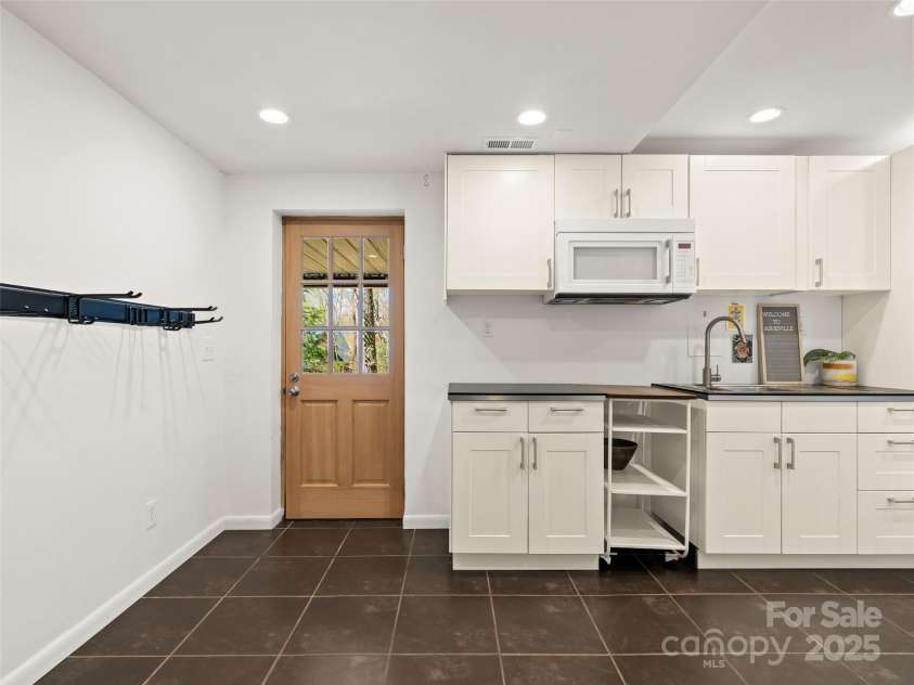 93 Morningside Drive, Asheville, NC 28806.  MLS# CAR4244401, YatesRealty ID 6214. Separate entrance into basement with kitchenette.