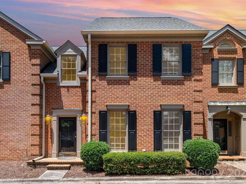 2825 Sharon View Road, Charlotte, NC 28210.  MLS# CAR4275065, YatesRealty ID 6215. 